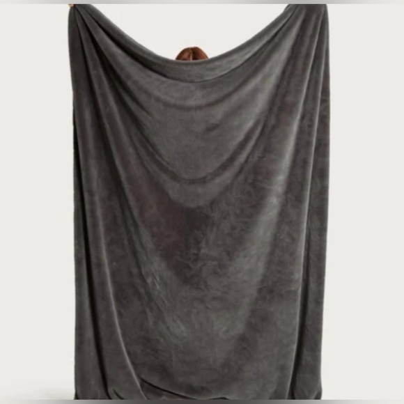 NWT! UnHide For Love Not Fur- Lil' Marshmallow Blanket- Charcoal - 50"x60" - Picture 7 of 7